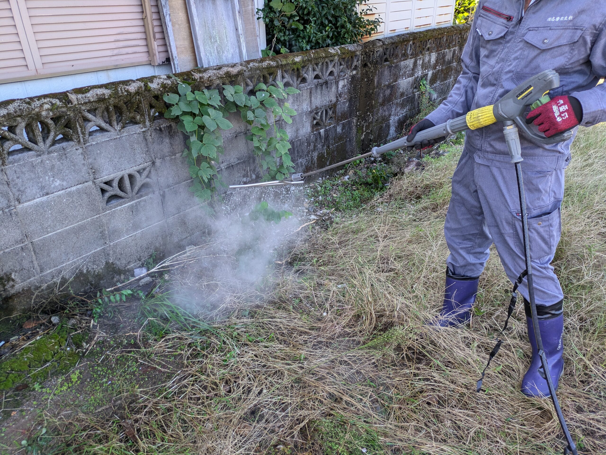 温水除草作業を行いました！